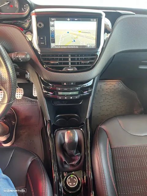 Peugeot 208 1.2 PureTech GT Line - 4