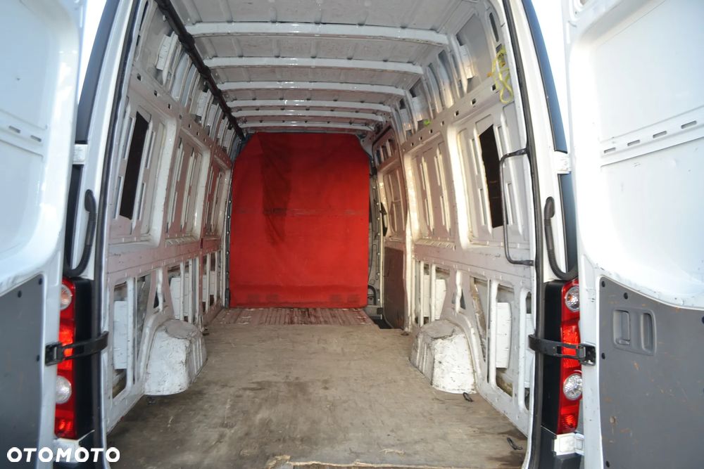 Volkswagen Crafter - 12