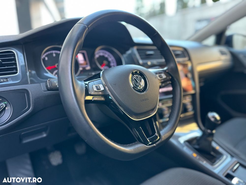 Volkswagen Golf - 26