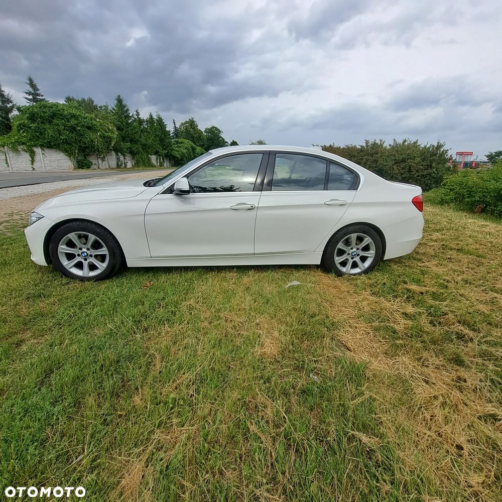 BMW Seria 3 320i Efficient Dynamics Edition Sport Line - 4