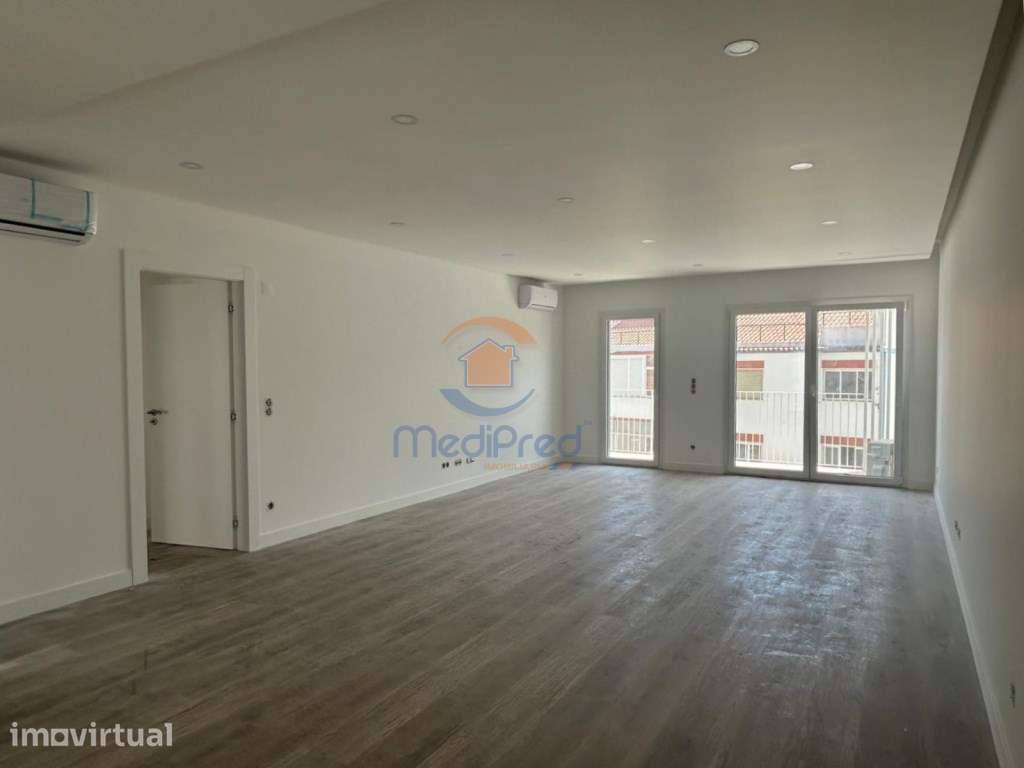Apartamento T3 com 3 WCs, Varanda e BOX 39 m2 | Ramada, Odivelas - Grande imagem: 3/64