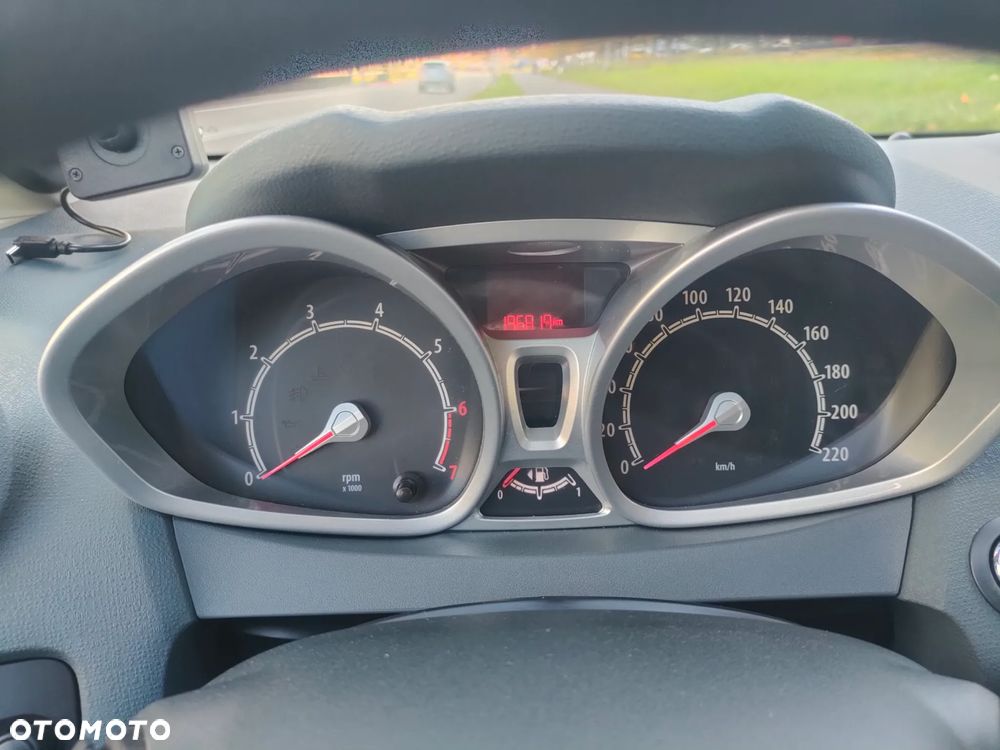 Ford Fiesta 1.6 Titanium - 11