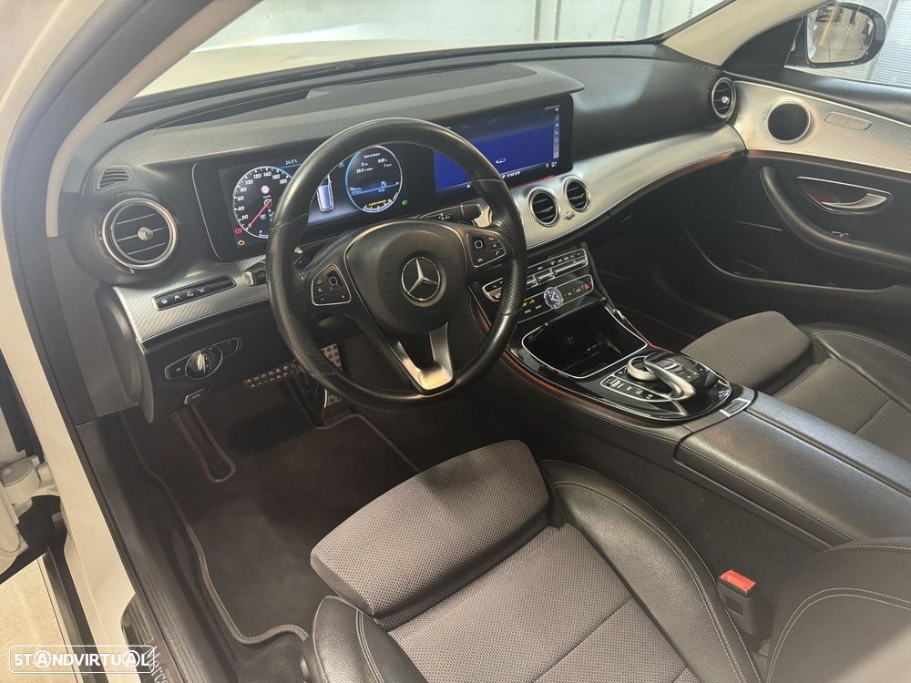 Mercedes-Benz E 220 d 4-Matic All Terrain Avantgarde + — fotografia 10