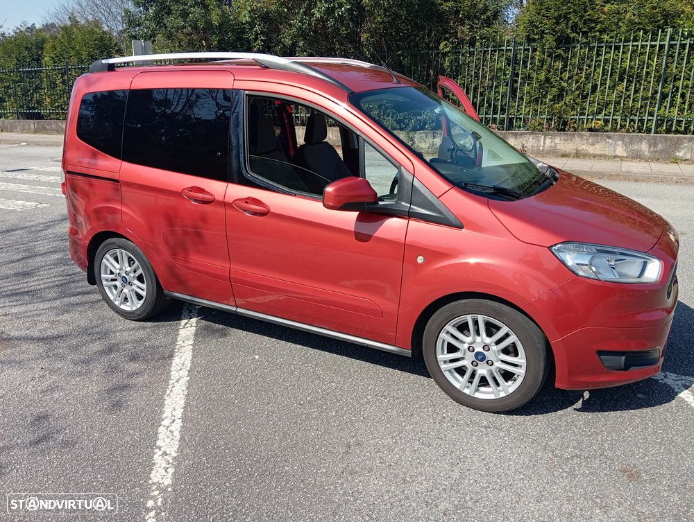 Ford Tourneo Courier 1.5 TDCi Titanium - 4