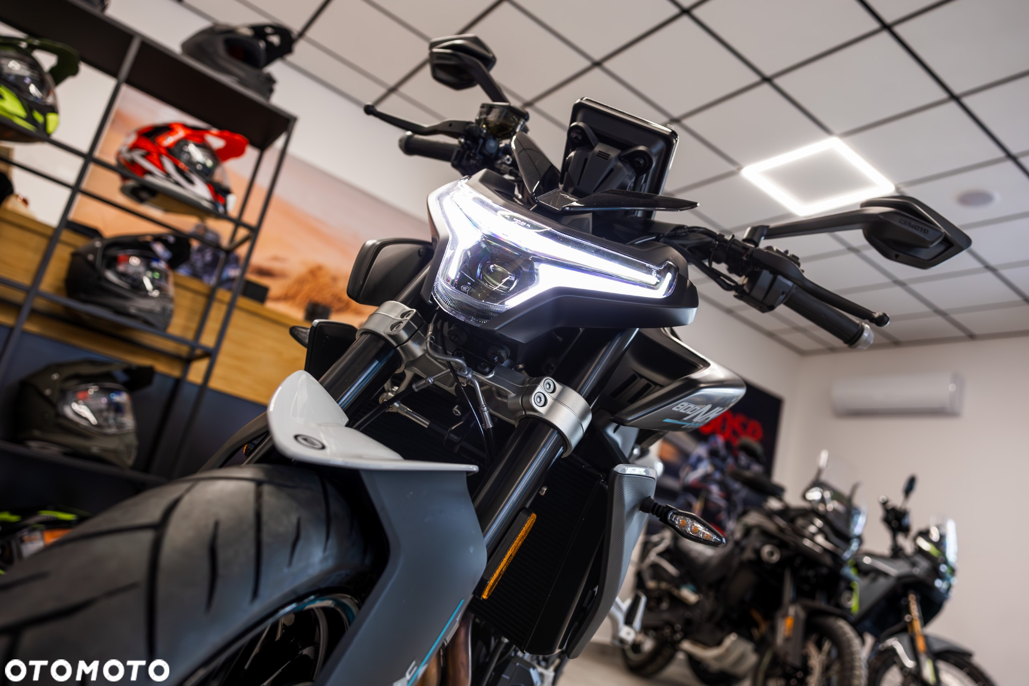 CFMoto NK - 10