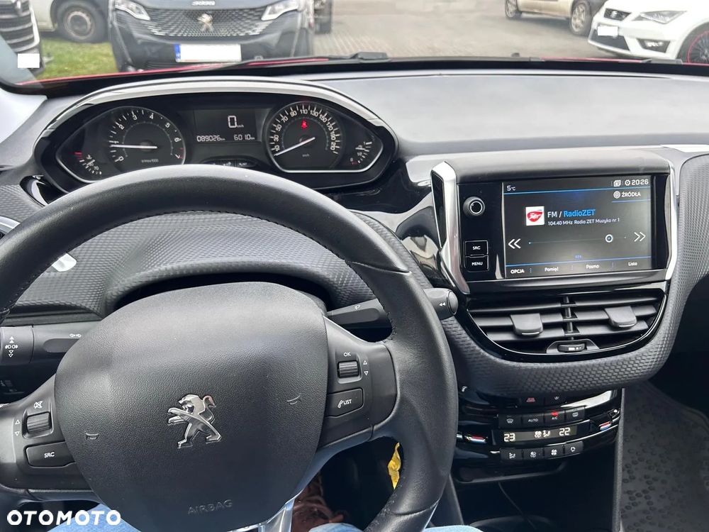 Peugeot 2008 1.2 Pure Tech Style - 12