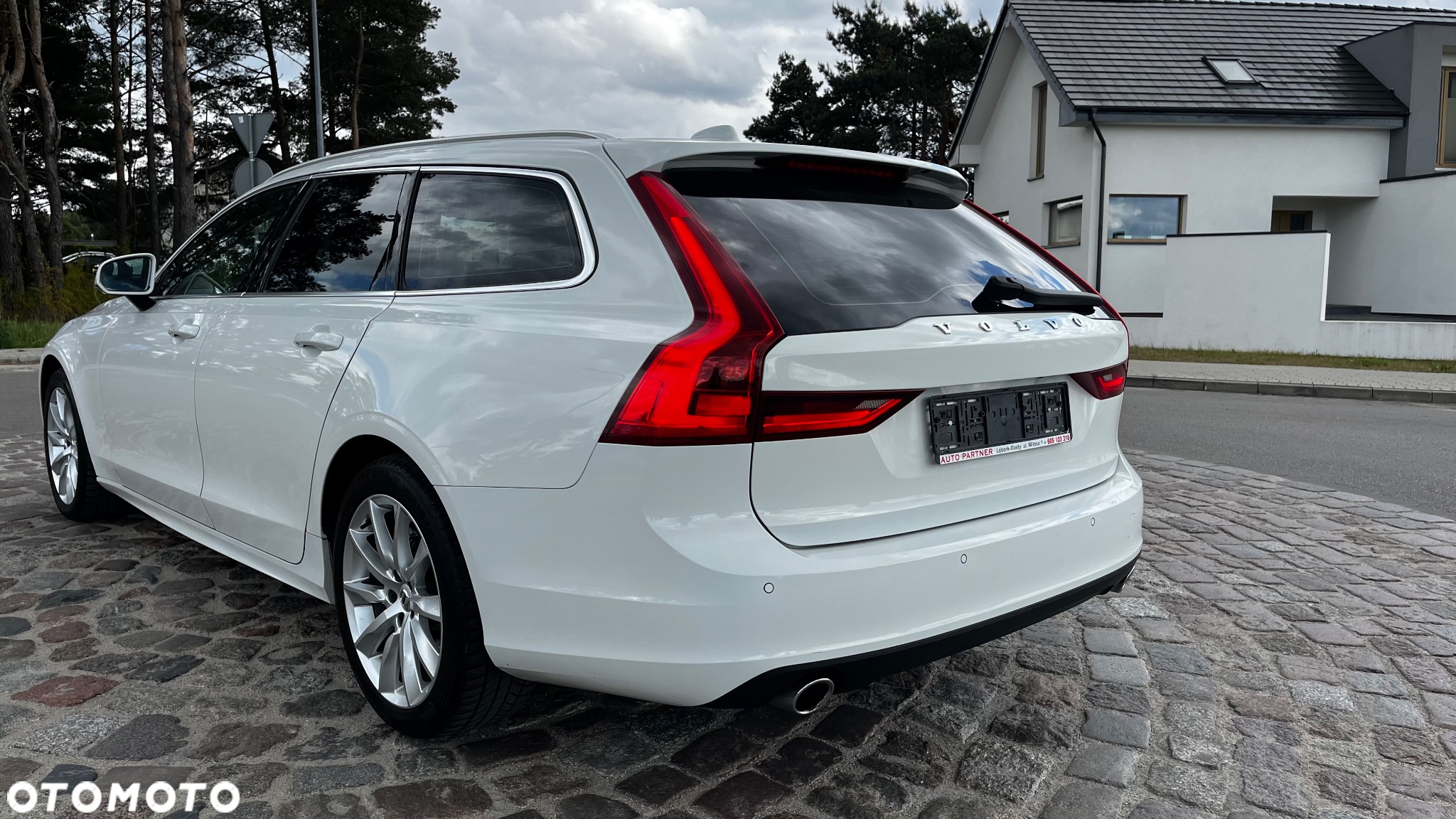 Volvo V90 D4 AWD Geartronic Momentum - 12