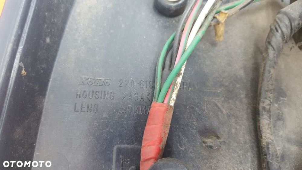 LAMPA TYŁ TYLNA PRAWA W BŁOTNIK MAZDA PREMACY I EU - 4