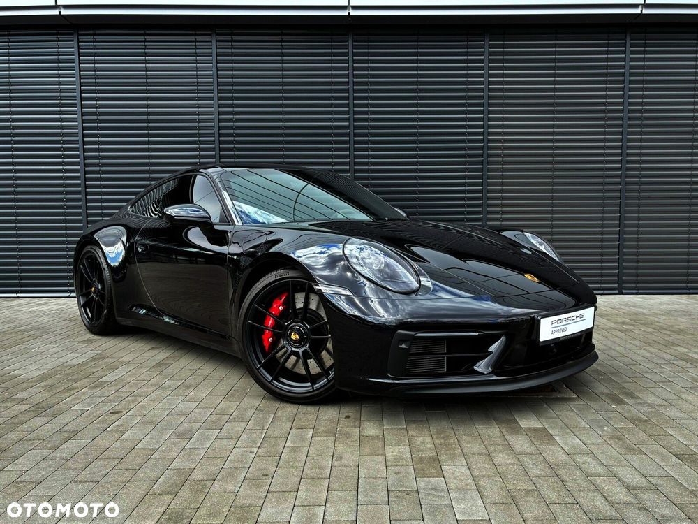 Porsche 911 Carrera 4 GTS - 8