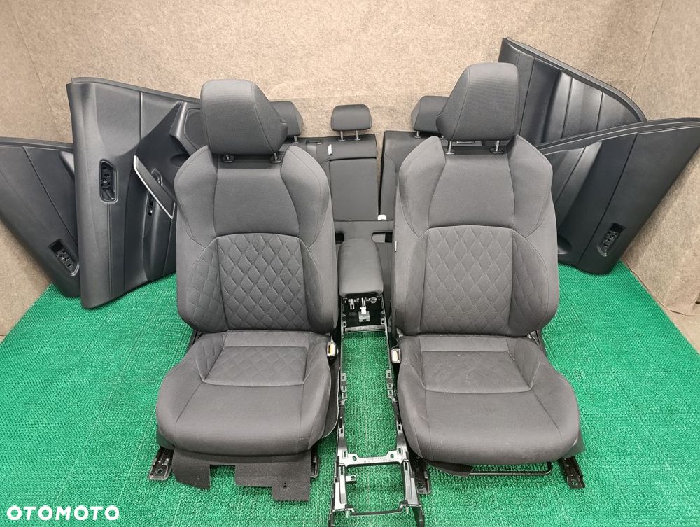 TOYOTA COROLLA CROSS od 2022r Fotele Kanapy Boczki - 1