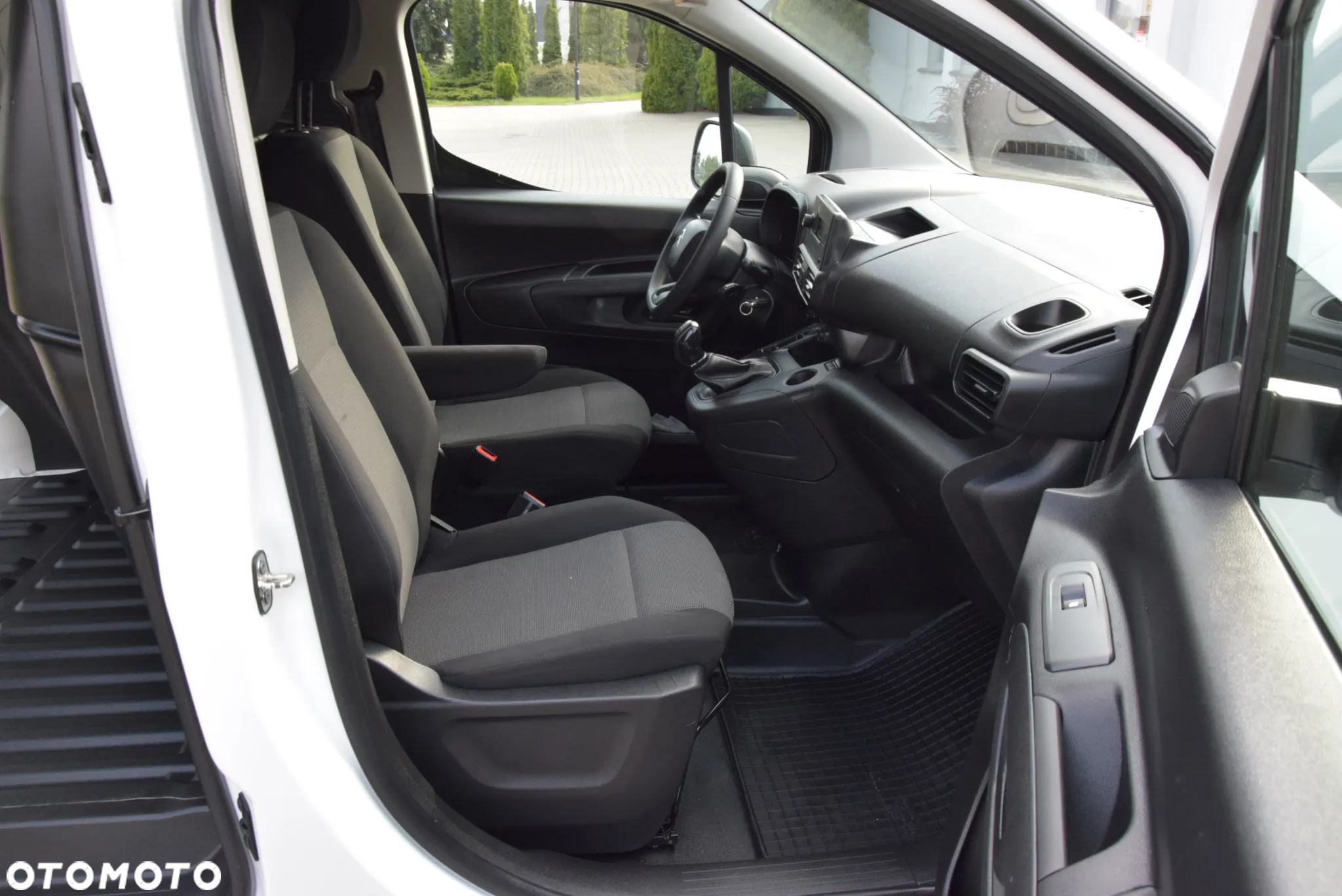 Citroën BERLINGO - 11