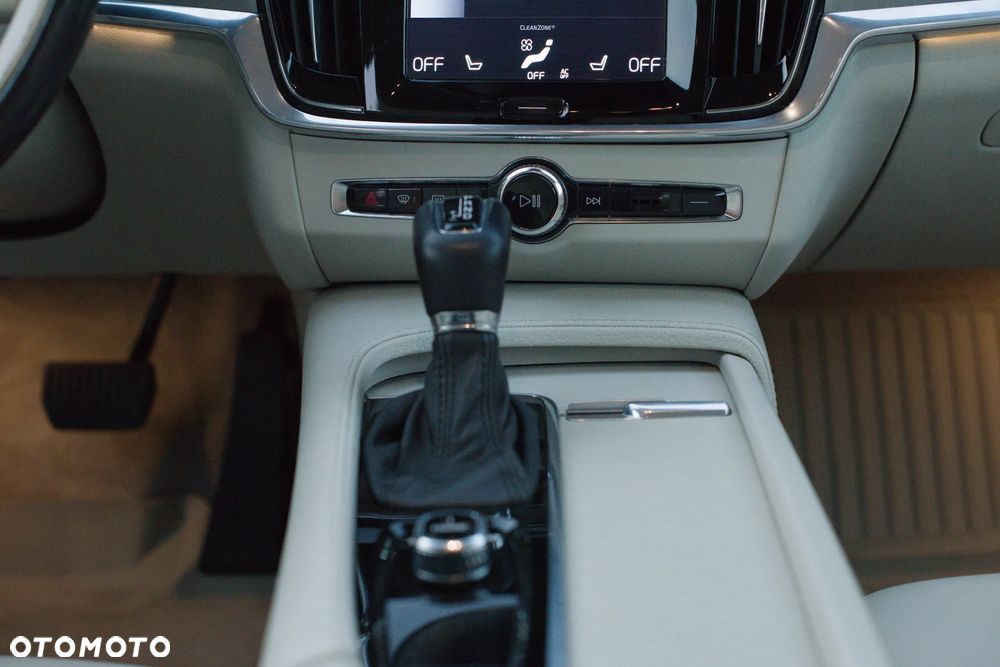 Volvo V90 D5 AWD Momentum - 14