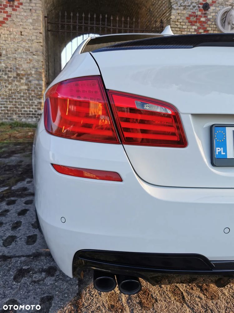 BMW Seria 5 525d xDrive - 11