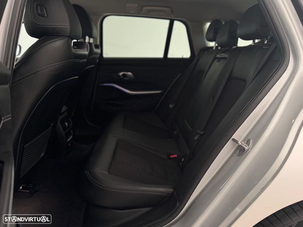 BMW 318 d Touring Line Sport Auto - 25