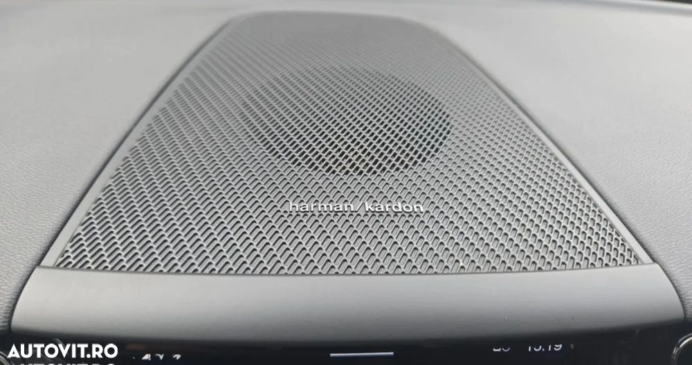 Volvo XC 60 B4 MHEV AWD R-Design - 33