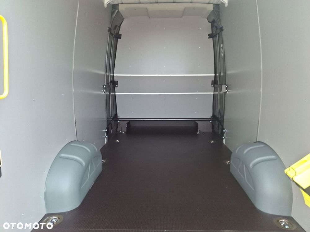 Volkswagen Crafter 2.0 TDI 177 KM Manual - 31