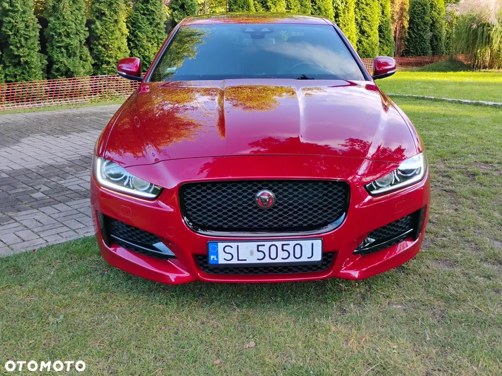 Jaguar XE 2.0 D R-Sport - 4