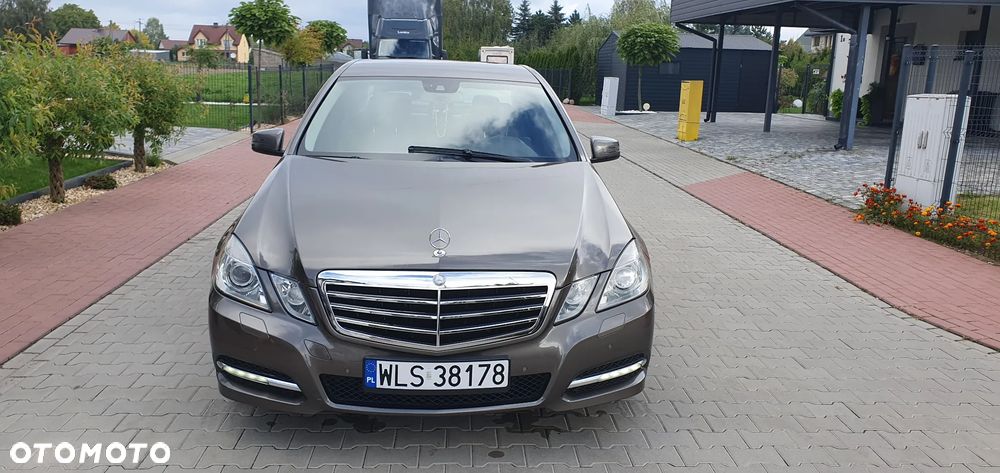 Mercedes-Benz E-Class 2012 photo 4