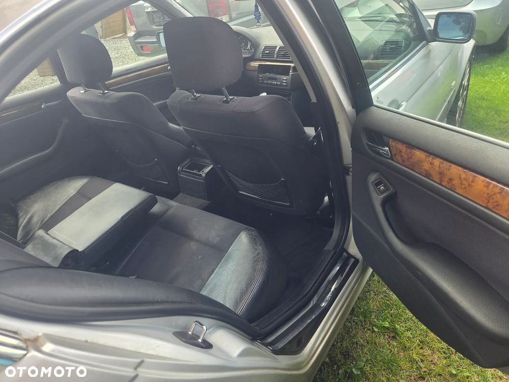 BMW Seria 3 325i Edition Sport - 14