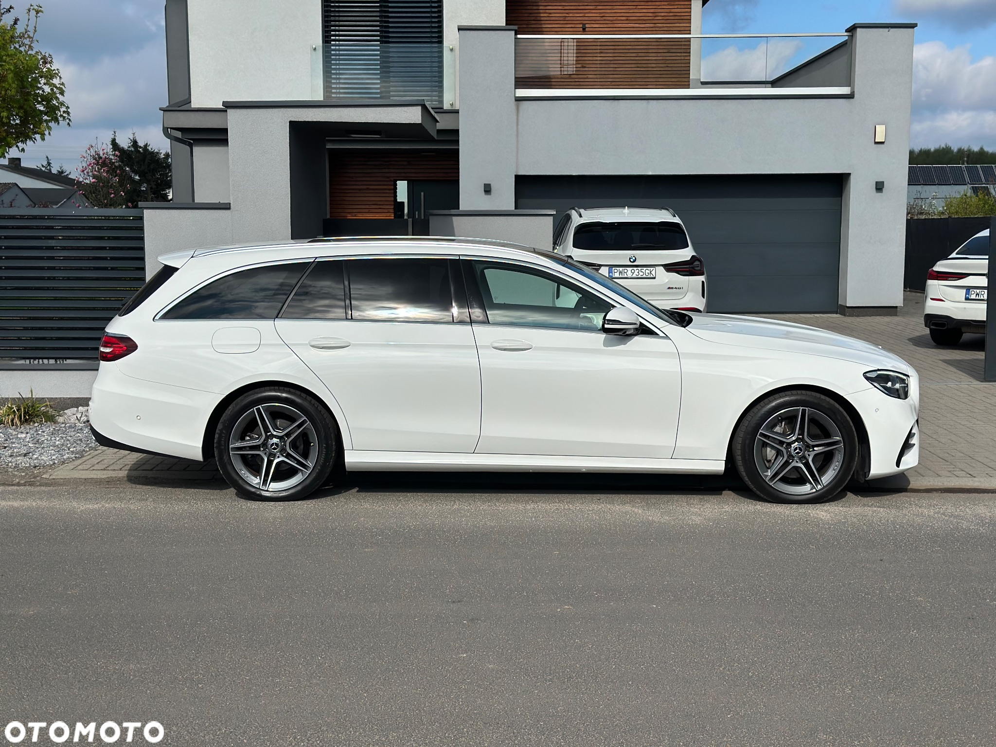 Mercedes-Benz Klasa E 300 d 4Matic T 9G-TRONIC AMG Line - 7