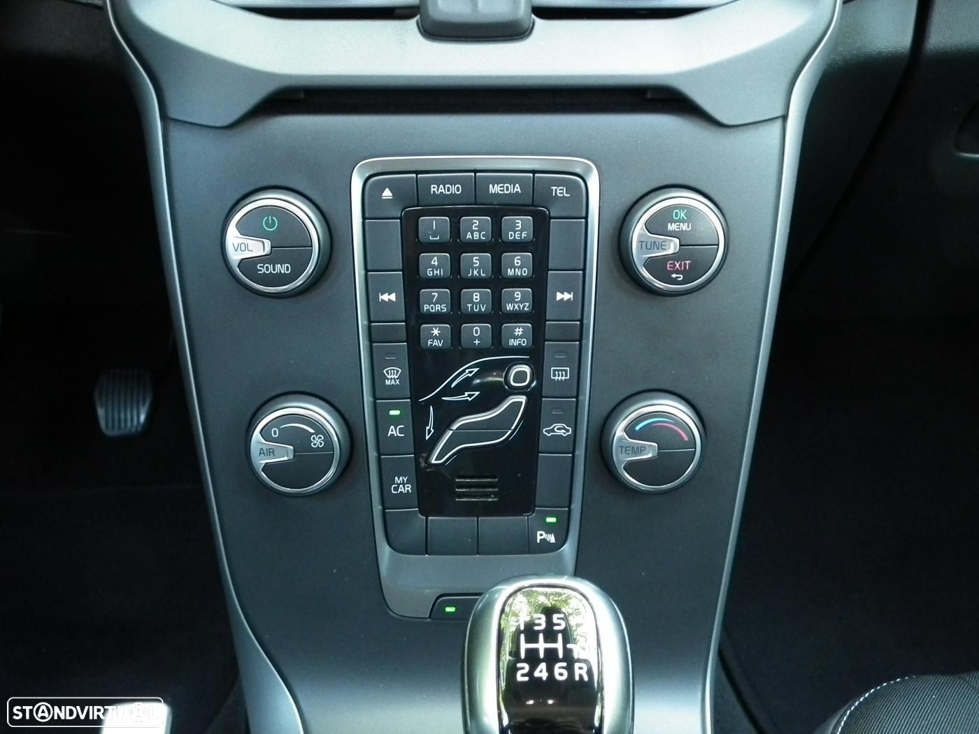 Volvo V40 2.0 D3 Momentum - 22