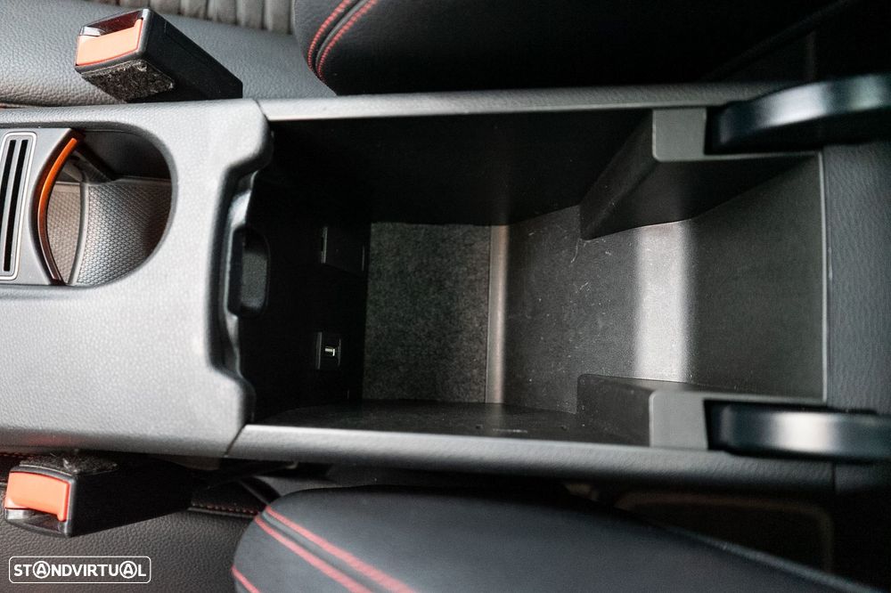 Mercedes-Benz A 180 d AMG Line - 28