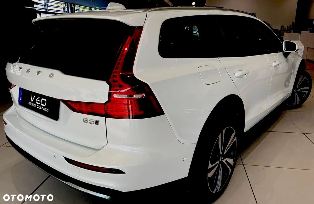 Volvo V60 2024 photo 2
