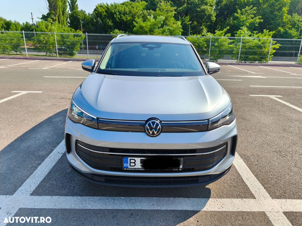 Volkswagen Tiguan - 1