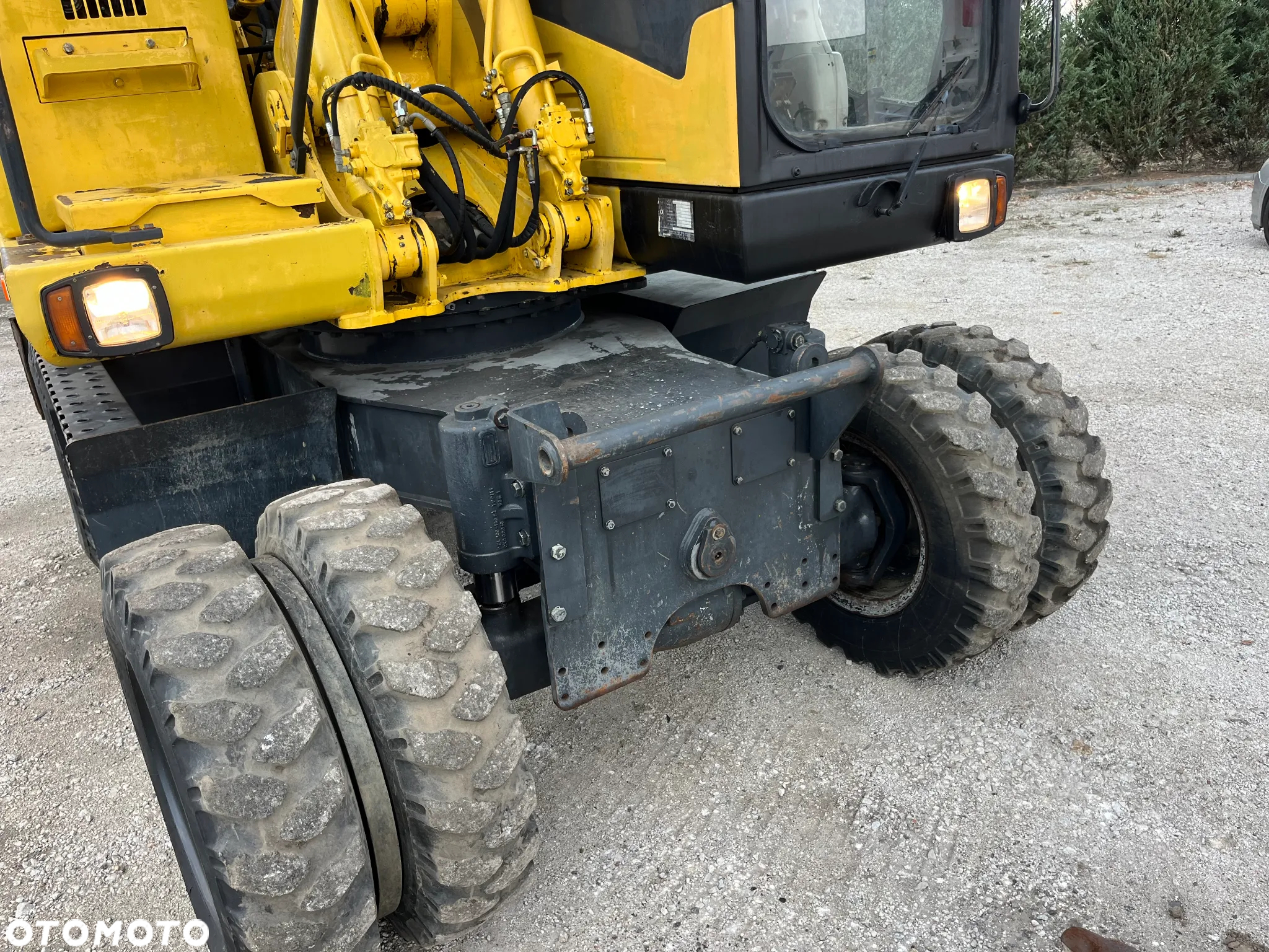 New Holland - 12