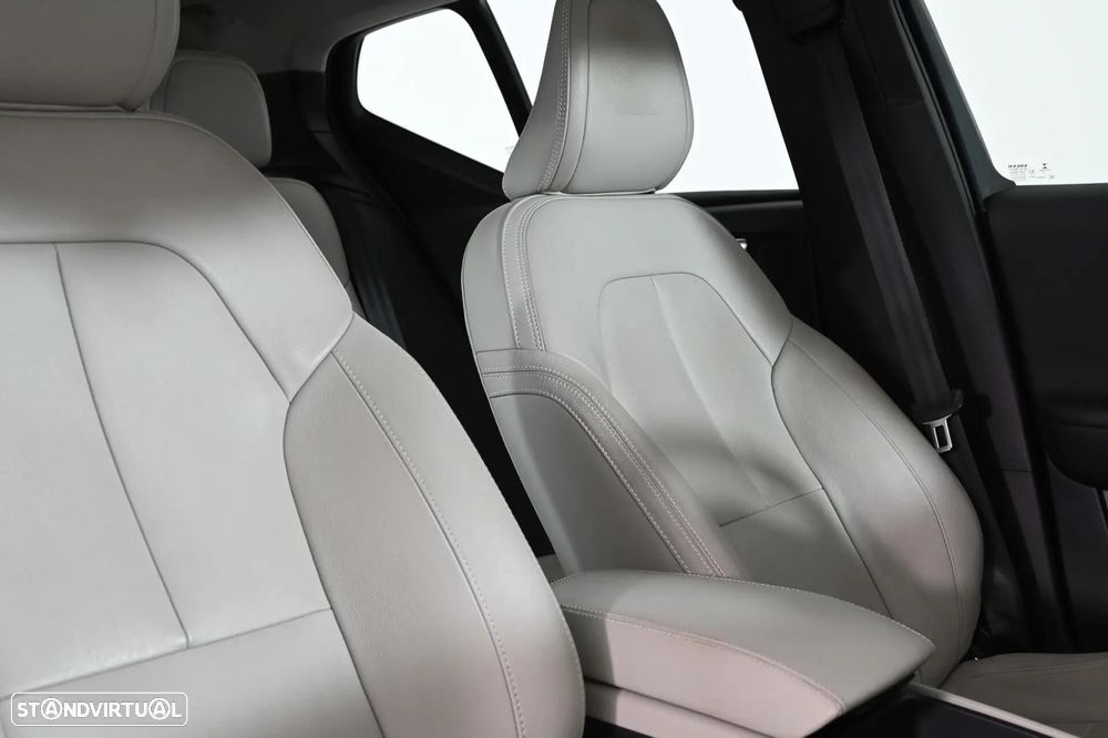 Volvo XC 40 2.0 D3 - 26