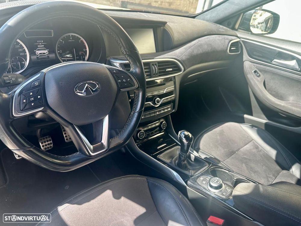 Infiniti Q30 - 4