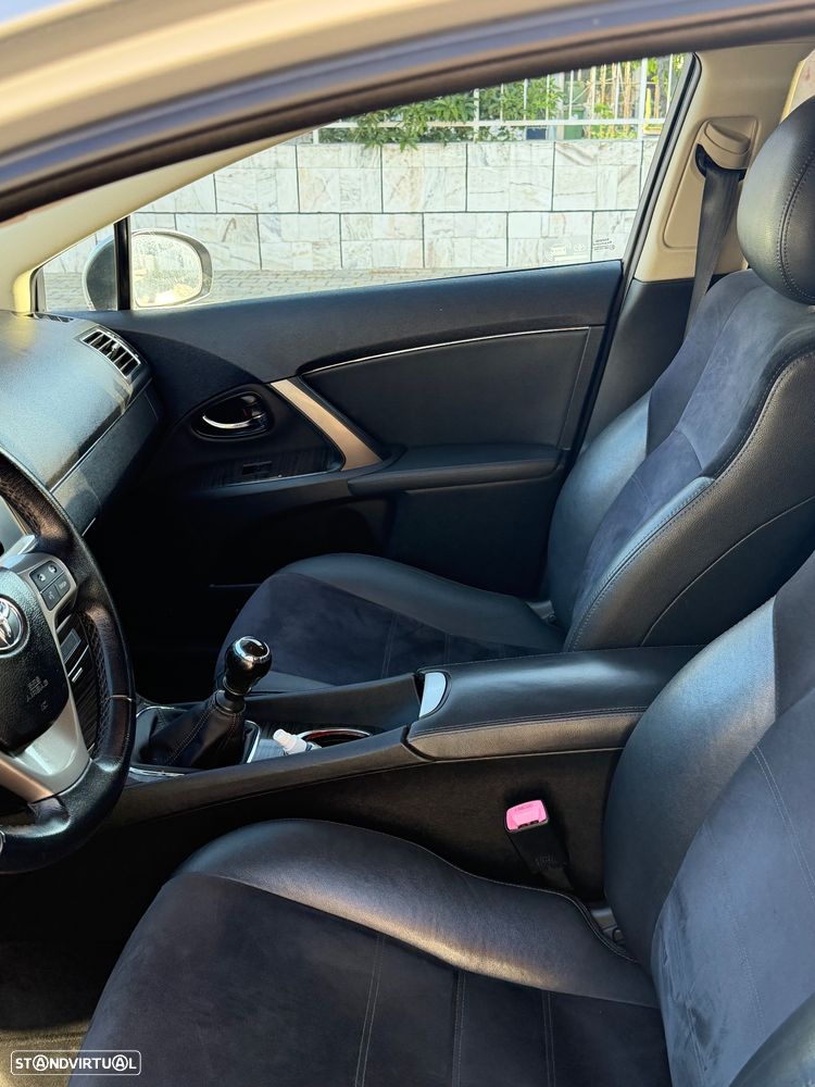 Toyota Avensis SW 2.0 D-4D Luxury+GPS - 17