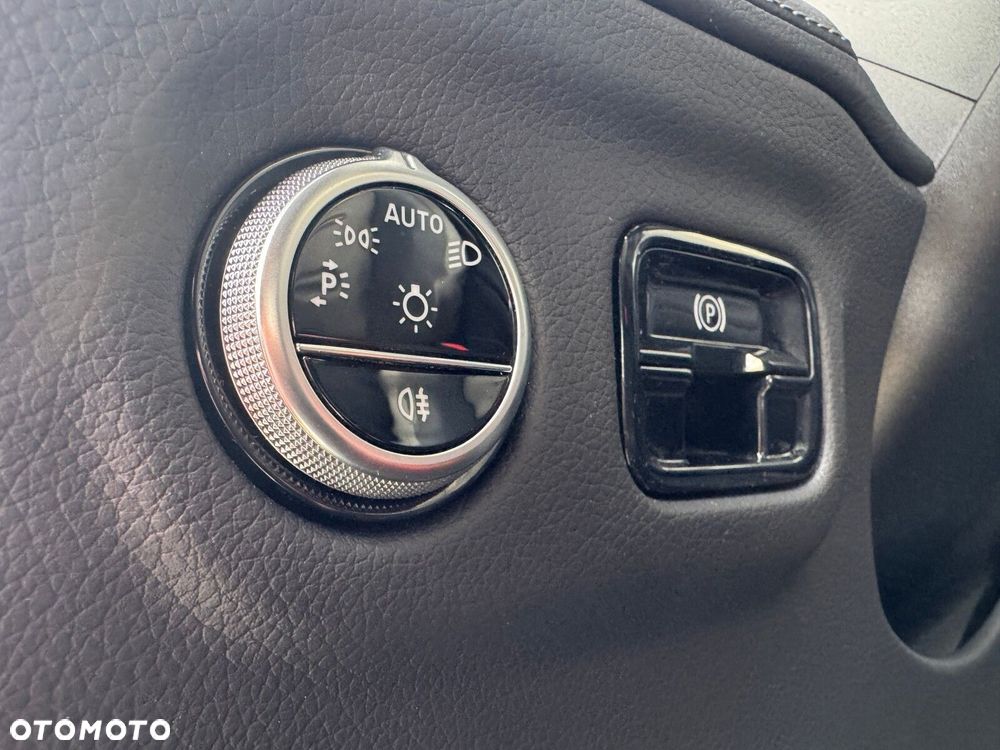 Mercedes-Benz EQE - 13