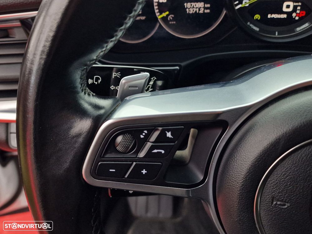 Porsche Panamera 4 E-Hybrid - 22