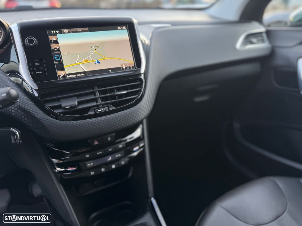 Peugeot 2008 1.2 PureTech Allure - 16