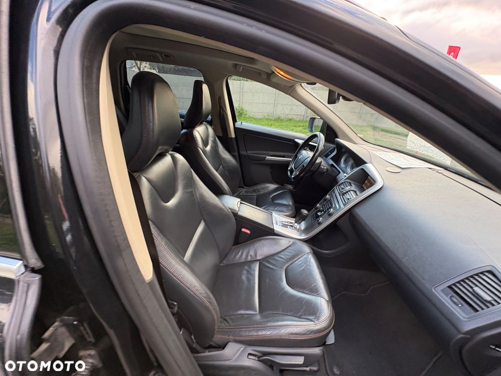 Volvo XC 60 2.4D AWD Summum - 36