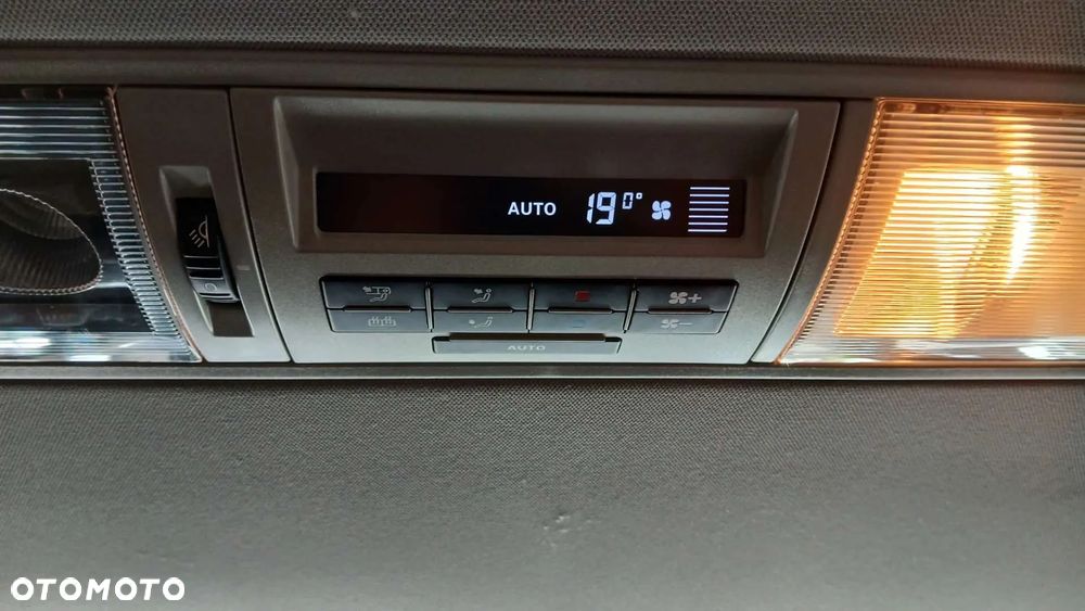 Volkswagen Caravelle - 18