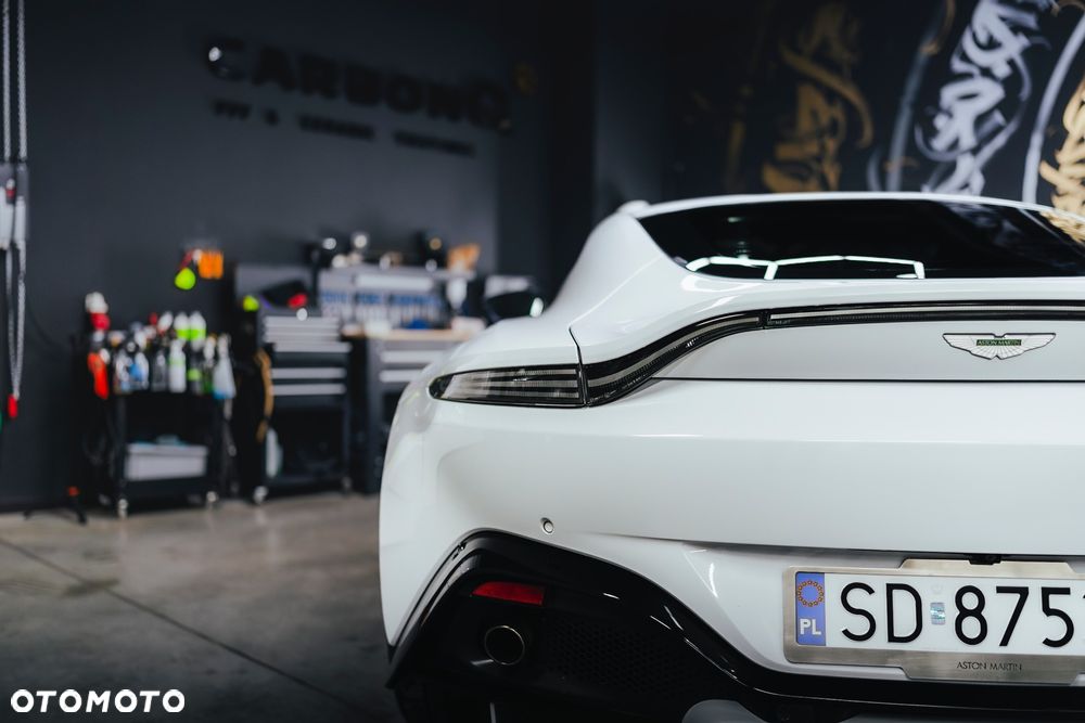 Aston Martin Vantage - 5