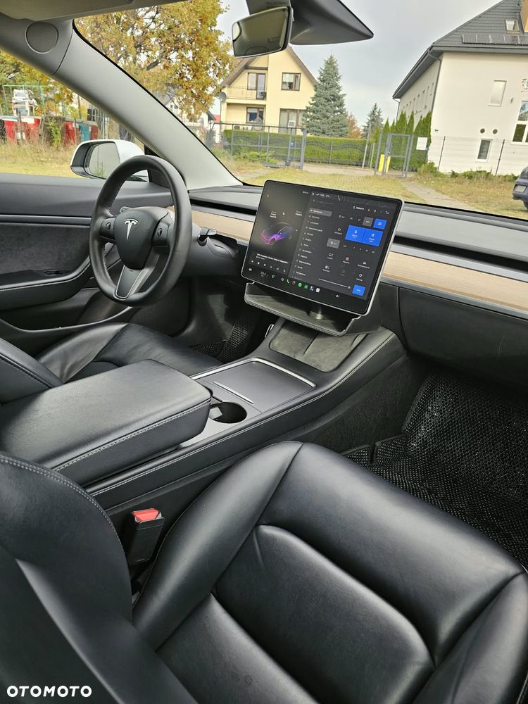 Tesla Model 3 - 3
