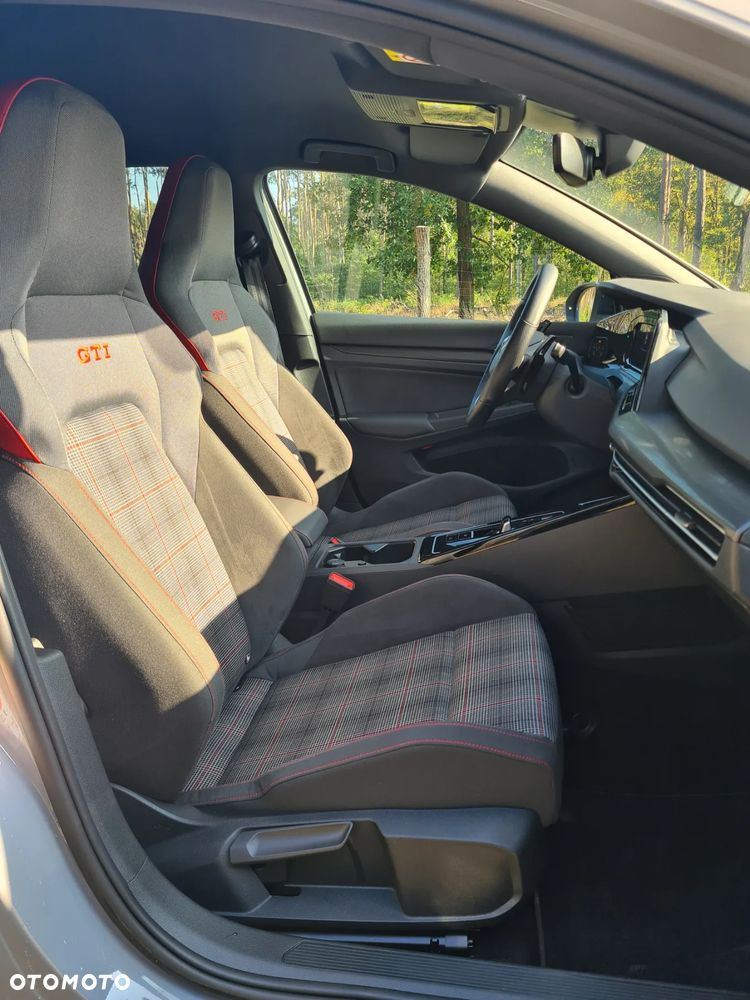 Volkswagen Golf - 16
