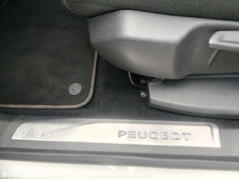 Peugeot 3008 1.6 PureTech GT S&S EAT8 - 26