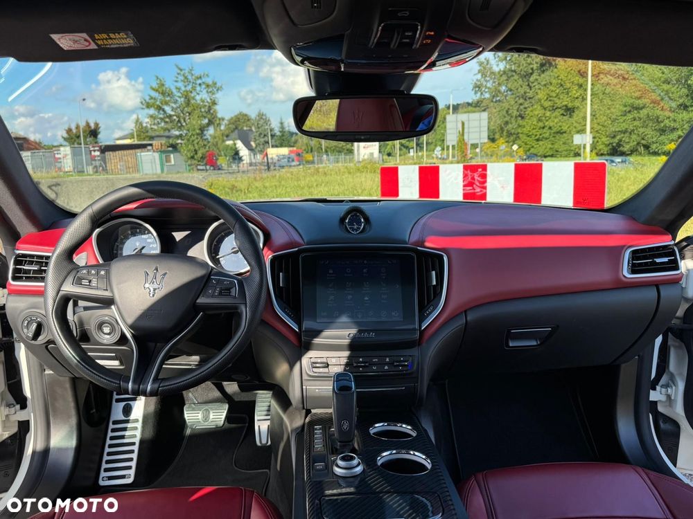 Maserati Ghibli S GranSport - 22