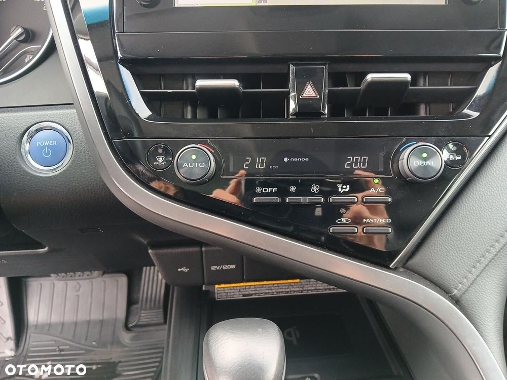 Toyota Camry 2.5 Hybrid Executive CVT - 31