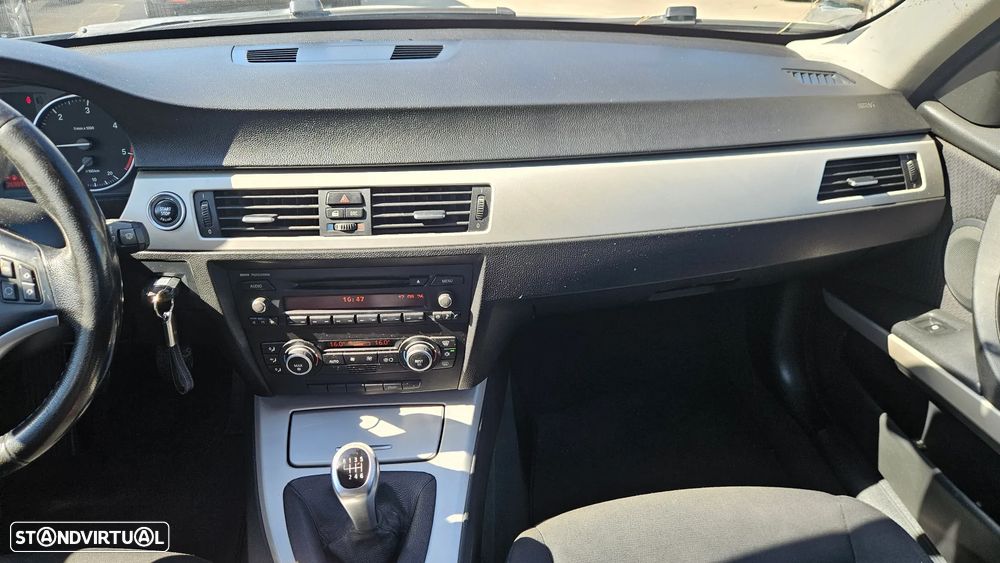 BMW 318 d Sport - 14