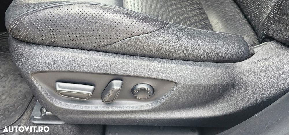 Toyota C-HR 2.0 HSD 184 CP 4x2 CVT Classy Bi-Tone - 22