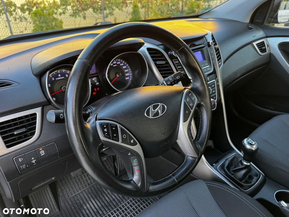 Hyundai i30 blue 1.4 Trend - 22