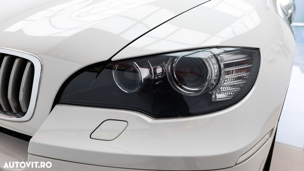 BMW X6 xDrive50i - 11