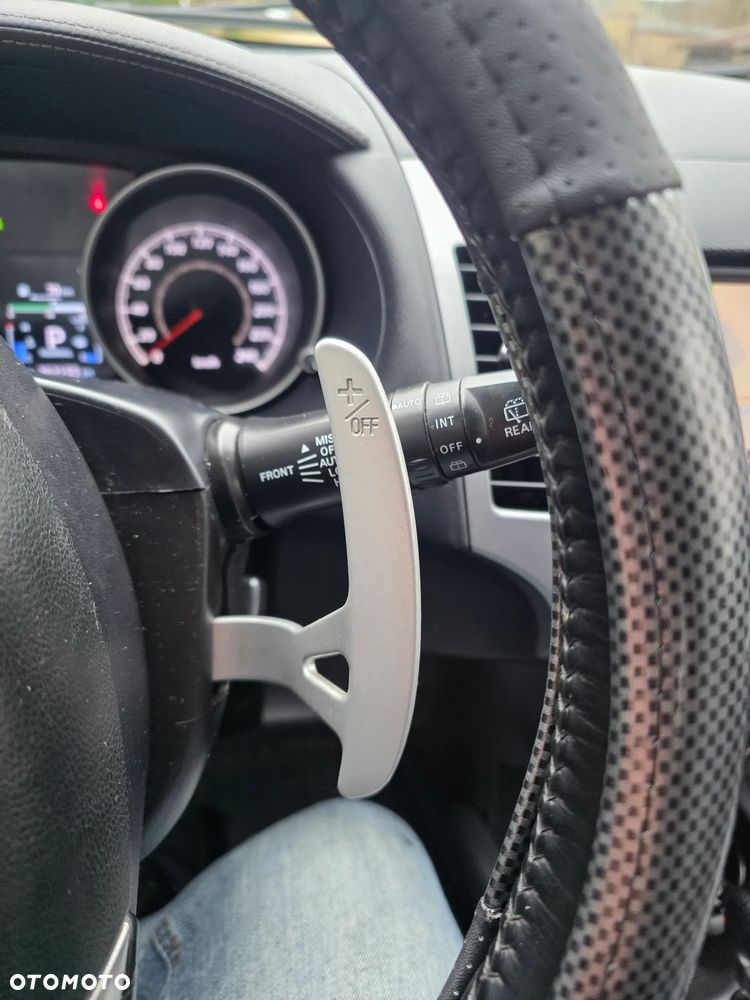 Mitsubishi Outlander 2.2 DID Instyle NAVI EU5 TC-SST - 24