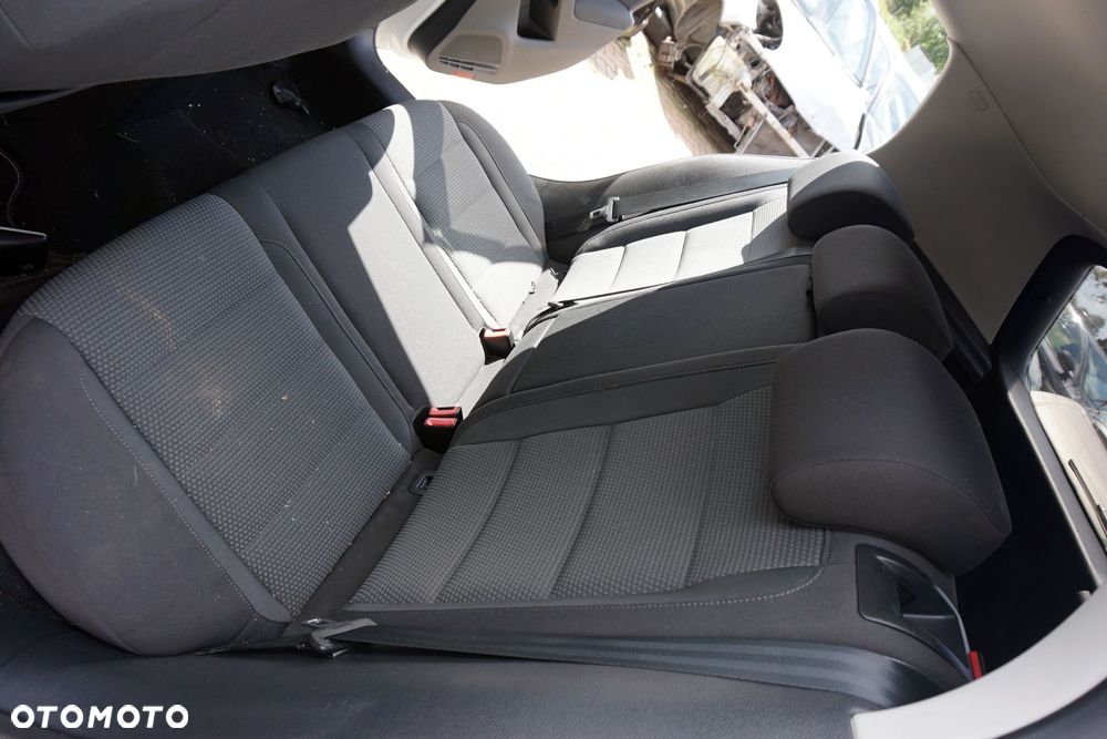 VOLKSWAGEN GOLF VI 5D HB 2011 LB9A 1.6 TDI CAYC 105KM LUB BIAŁY na części - 14