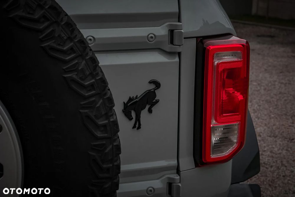 Ford Bronco - 10